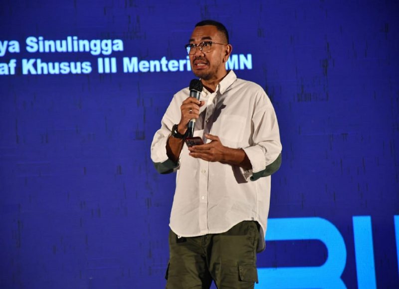 Staf Khusus III Menteri BUMN Arya Sinulingga menjadi narasumber di acara BUMN Goes to Campus (BGTC), bertempat di Telkom University, Bandung. (dok. telkom.co.id)