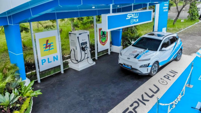 Stasiun Pengisian Kendaraan Listrik Umum (SPKLU) Fast Charging (dok. web.pln.co.id)