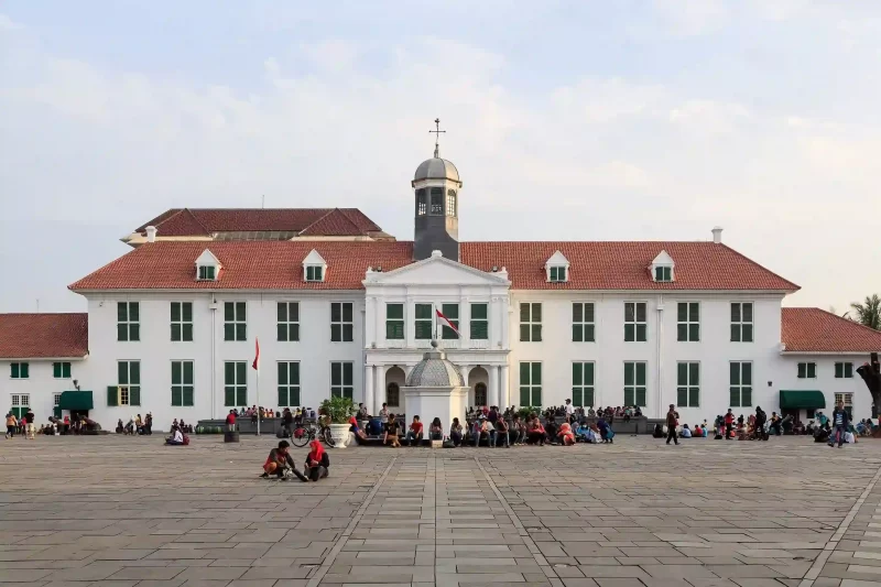 Kawasan Kota Tua, salah satu tujuan wisata di daerah Jakarta Utara. (dok. cnn.com)
