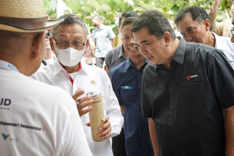 Hendi Prio Santoso selaku Direktur Utama MIND ID yang juga turut hadir dalam acara pembukaan bazar yang bertemakan Sobat Energi Belanja UMKM.